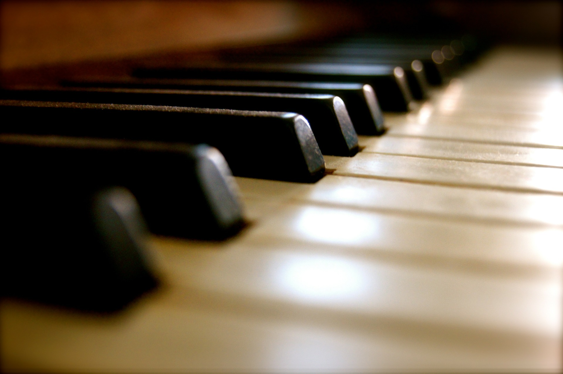 piano keyboard picture