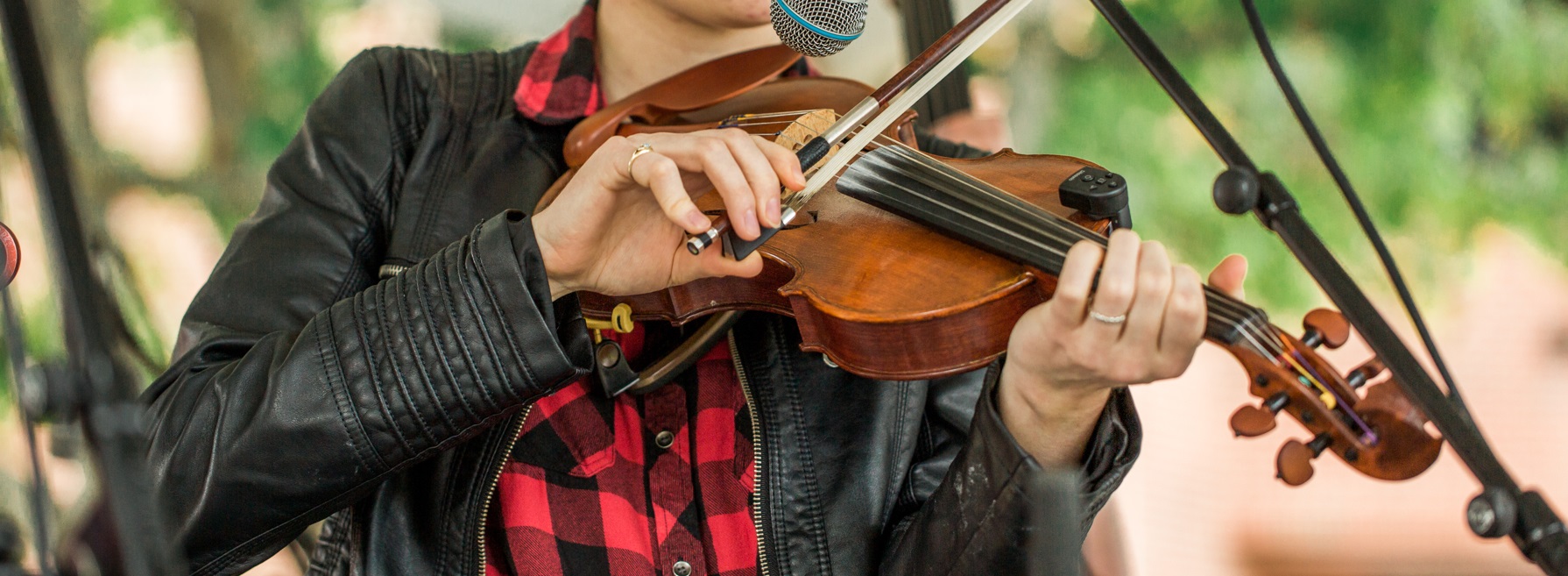 Willow S. Keasler plays fiddle